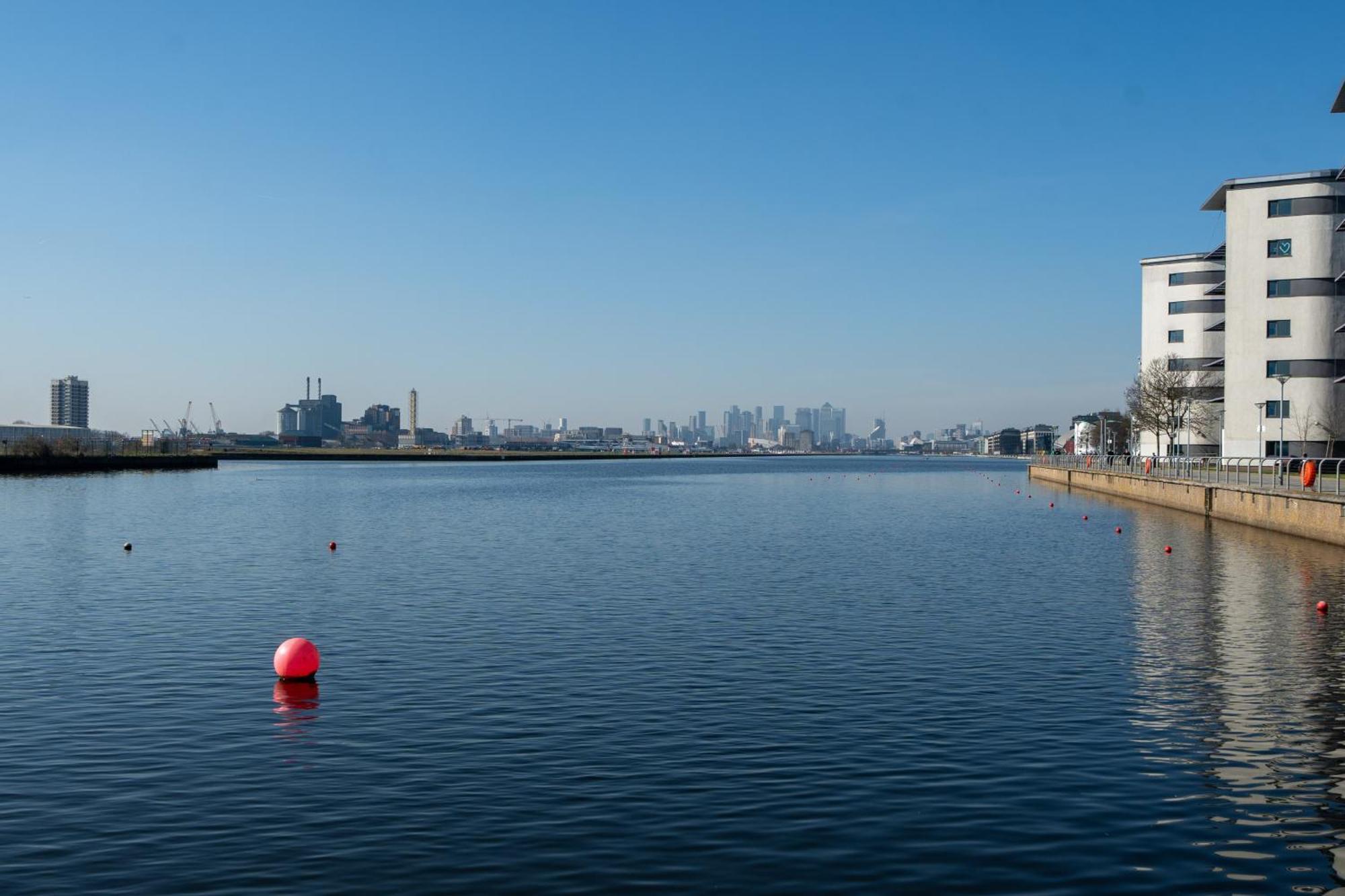 Apartament Chic Lakeside W Free Parking Near Excel *